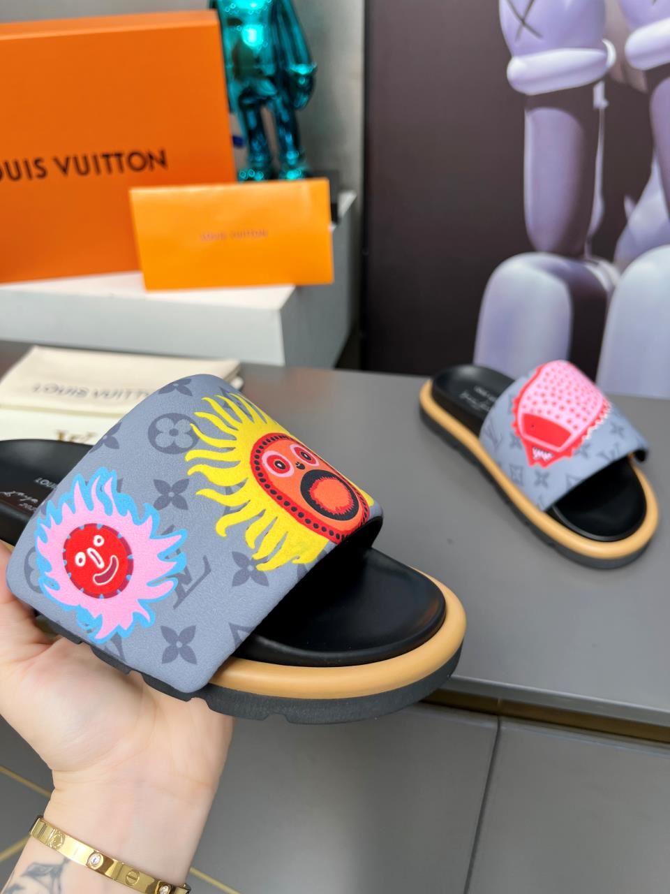 Louis Vuitton Slippers